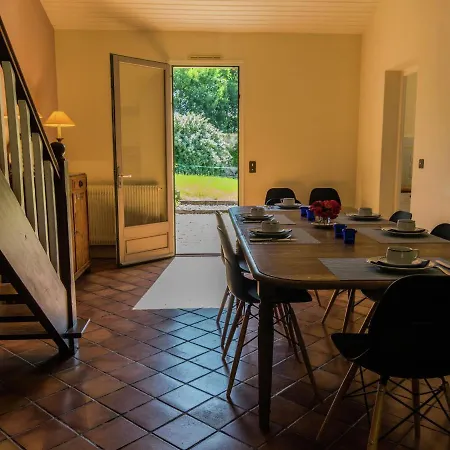 Country-side In Boissieres With Swimming Pool